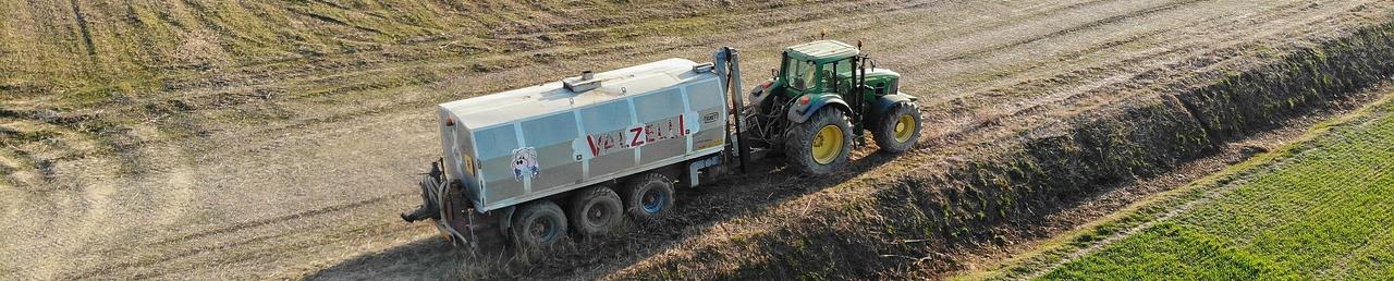 tractor in a field dispatching fertilisers